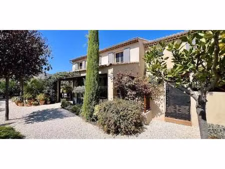 villa avec piscine et jardin cavaillon (84)