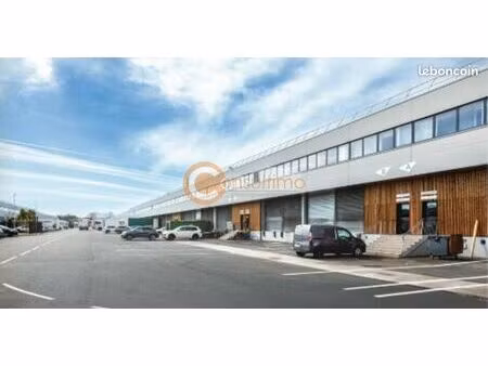 local d'activité 1 850 m²