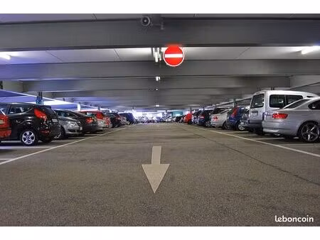 emplacement de parking déjà louée  offrant des revenus immédiats à bordeaux