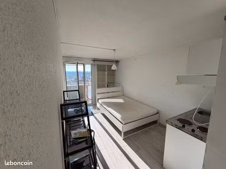 studio 89000 avenue d’arès