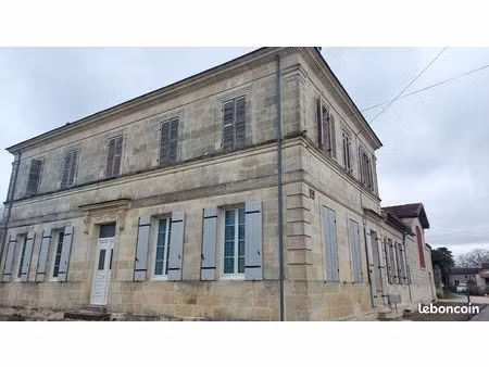 maison 8 pièces 230 m²