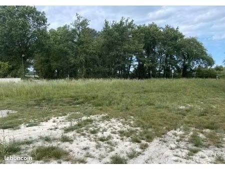terrain 779 m² margaux