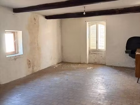 2 f3 de 100 m2 à rénover avec 1 garage de 80m2