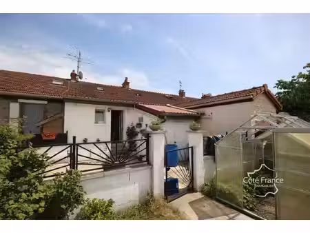 givet maison d'habitation 2 chambres  louée 550 € par mois  idéale pour investisseur.