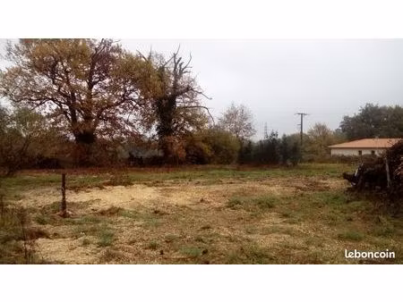 terrain 1 105 m² tresses