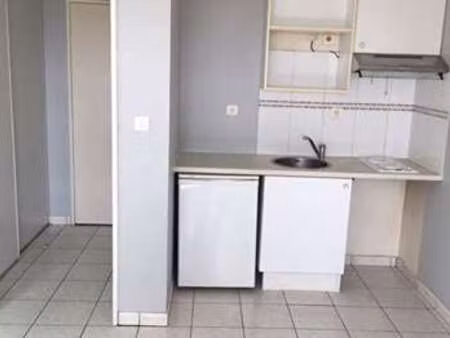 location appartement 2 pièces à nantes (44000) : à louer 2 pièces / 28m² nantes