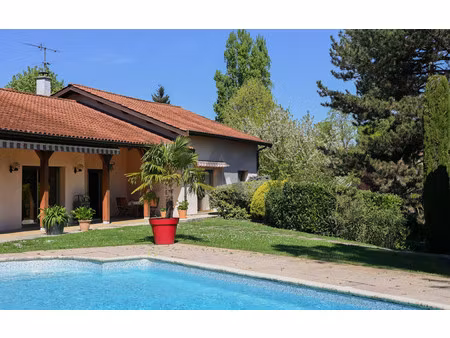 maison de luxe à vendre à collonges-au-mont-d'or