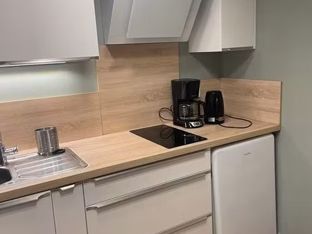joli studio meublé 23 m² + terrasse 10 m² — quartier st-lazare / corum (beaux-arts)