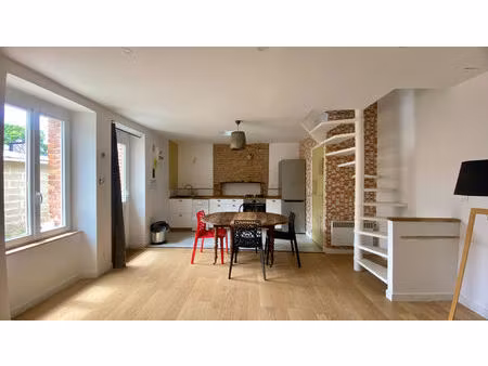 exclusivité betton  jolie maison de charme  2 chambres  garage fermé  proche des transport