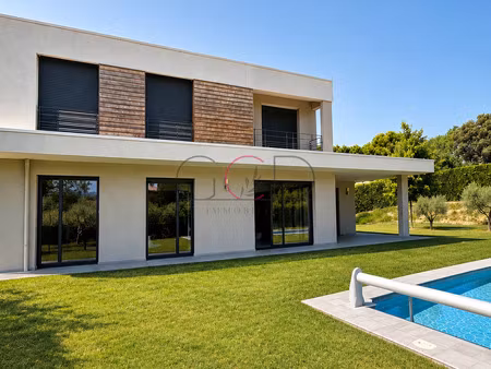 maison contemporaine 150m2 t5 meublée avec piscine et jardin