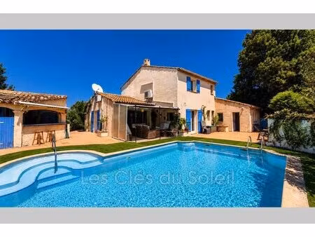 ? le val - villa familiale avec piscine  pool-house et cuisi