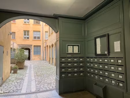 location appartement 2 pièces 52 m² à lyon 1 (69001)