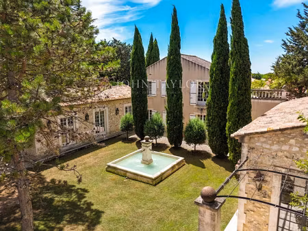maison de luxe à vendre à eygalières