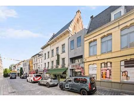 karaktervol handelsgelijkvloers op toplocatie in het hart...