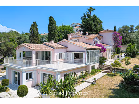 villa de luxe à vendre dans le quartier le cap