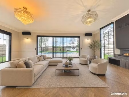 maison 6 pièces 215m²