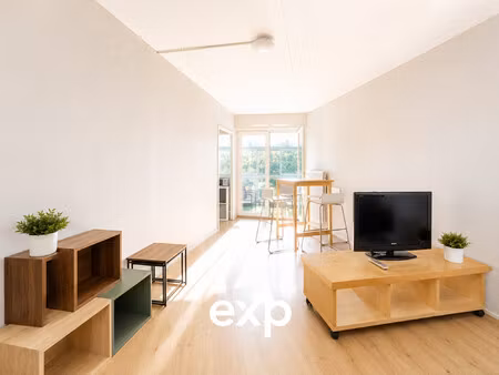 studio meublé avec loggia et cave – libre de toute occupation