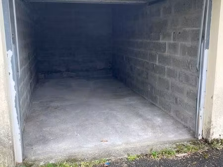 garage fermé à mérignac  dans résidence