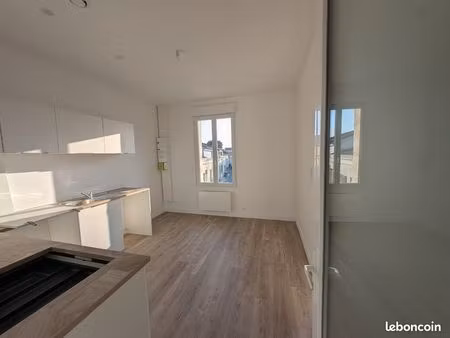 t2 rénovés à neuf - barrière de bègles - disponibles au 1er août