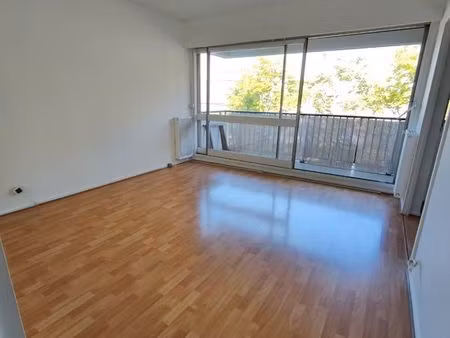 t2 lumineux 50 m² – centre de mérignac à 2 min du tram – balcon  piscine  ascenseur  cave 