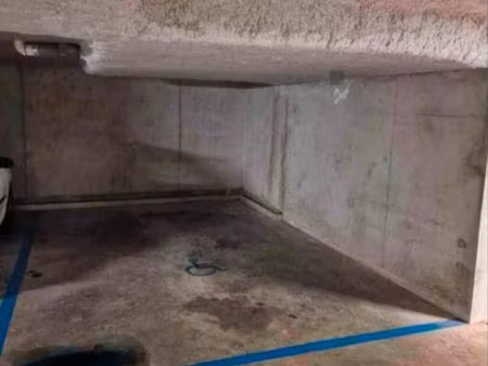 place parking privé pessac