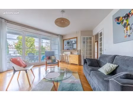 t2 meublé 55 m² avec balcon – résidence l’amiral – bordeaux