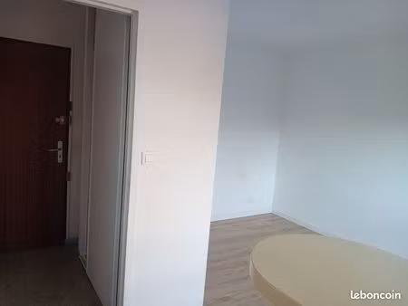 a louer studio 21m² avec balcon