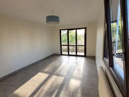 t3 68m2 lumineux - terrasse 9m2 - place de parking