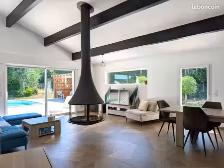 très belle maison familiale avec piscine en bordure de forêt st medard