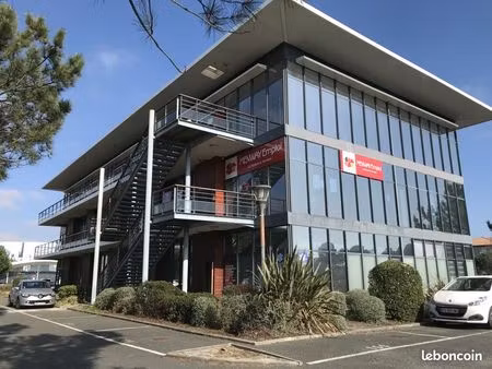 bureaux 200 m²