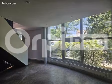 bureau 137 m²