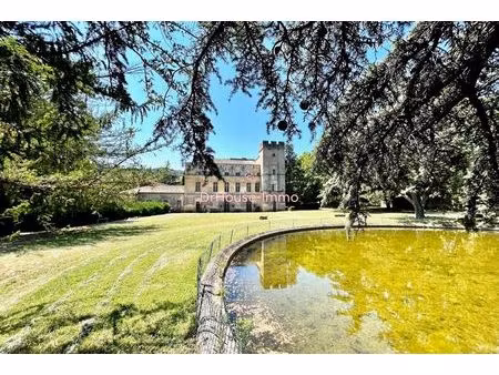 château st privat du 11e siècle sur un domaine de 400 ha.