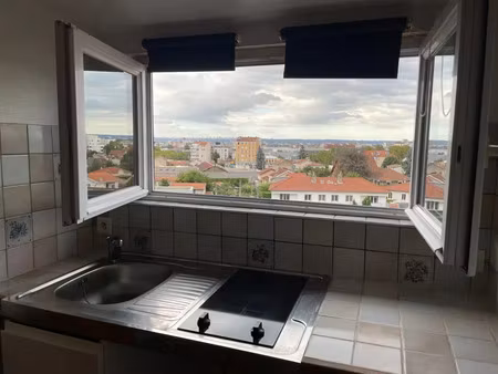 location appartement 1 pièce 22 m² à bron (69500)