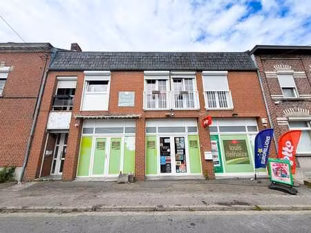 immeuble avec rdc commercial et appartement 2 chambres