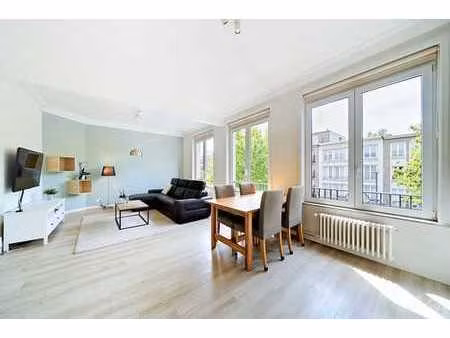 appartement très lumineux avec 2 grandes chambres.