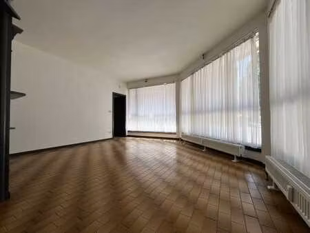 bel appartement une chambre au rez-de-de chaussée idéalement