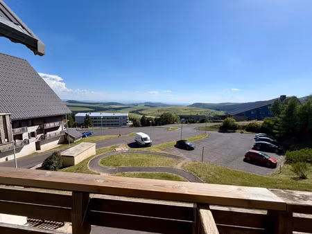 t2 super besse dans résidence avec piscine intérieure