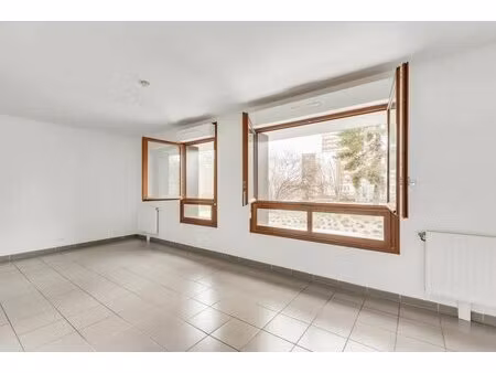 moderne studio à bobigny avec parking