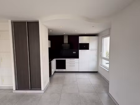 appartement f3 en duplex avec terrasse  garage et parking -