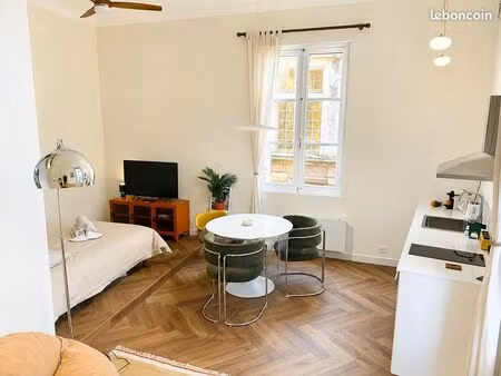 appartement studio 29 m² - écusson