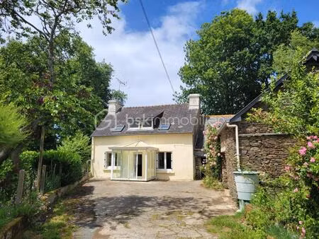 maison pleine de charme à trévé - 61 m² avec dépendances et potentiel d’évolution
