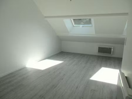 appartement 2 pièces 1er étage chateauneuf sur loire