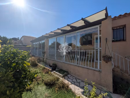 haut de villa situé dans le quartier de la vernette