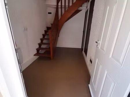 proximité de pézenas charmante maison rénovée avec un joli extérieur