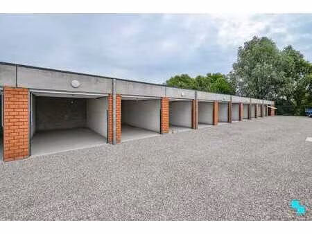 garageboxen op centrale ligging in izegem