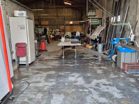 local d activité avec habitation sur parcelle 2400m2