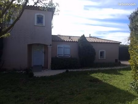 villa 4 chambres 155 m² avec bel espace jardin et piscine