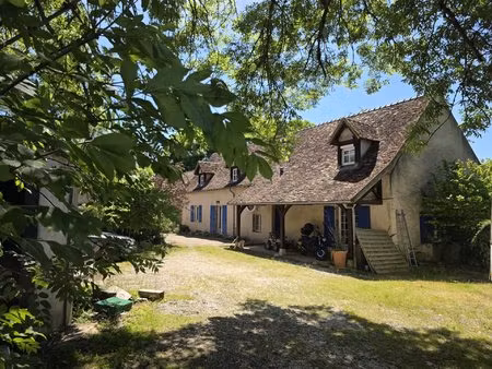 ancien moulin / 2 logements sur environ 1 8ha.