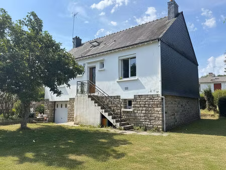 maison à vendre à saint-avé de 5 chambres avec sous sol total  garage et idéalement placée