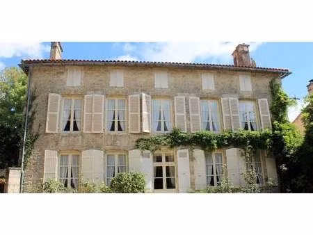 maison avec piscine melle (79)